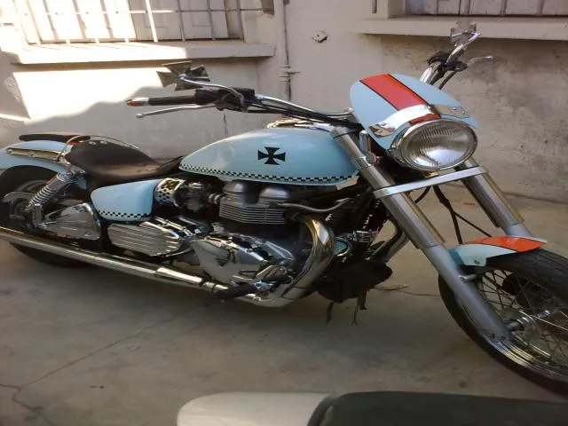 Peinture perso sur custom, type GULF