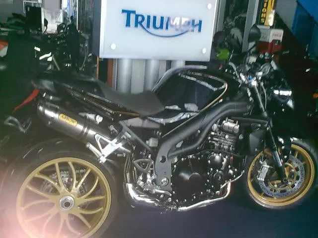 Peinture Perso complète Triumph Speed Triple pour concesssion Triumph Marseille