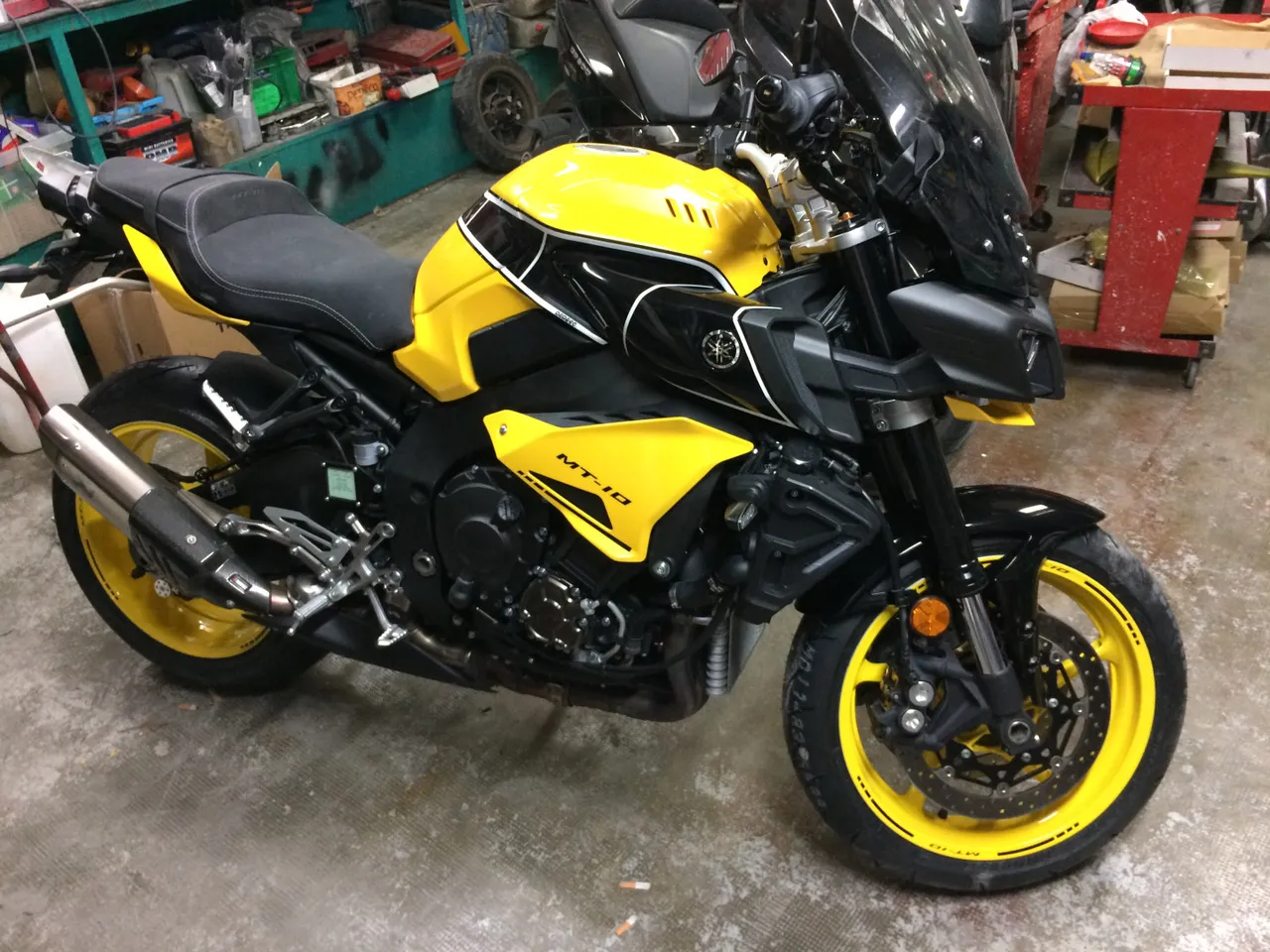 Peinture perso sur cette Yamaha MT10